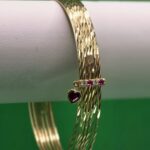 Pulsera de oro amarillo de 14K soliodo.