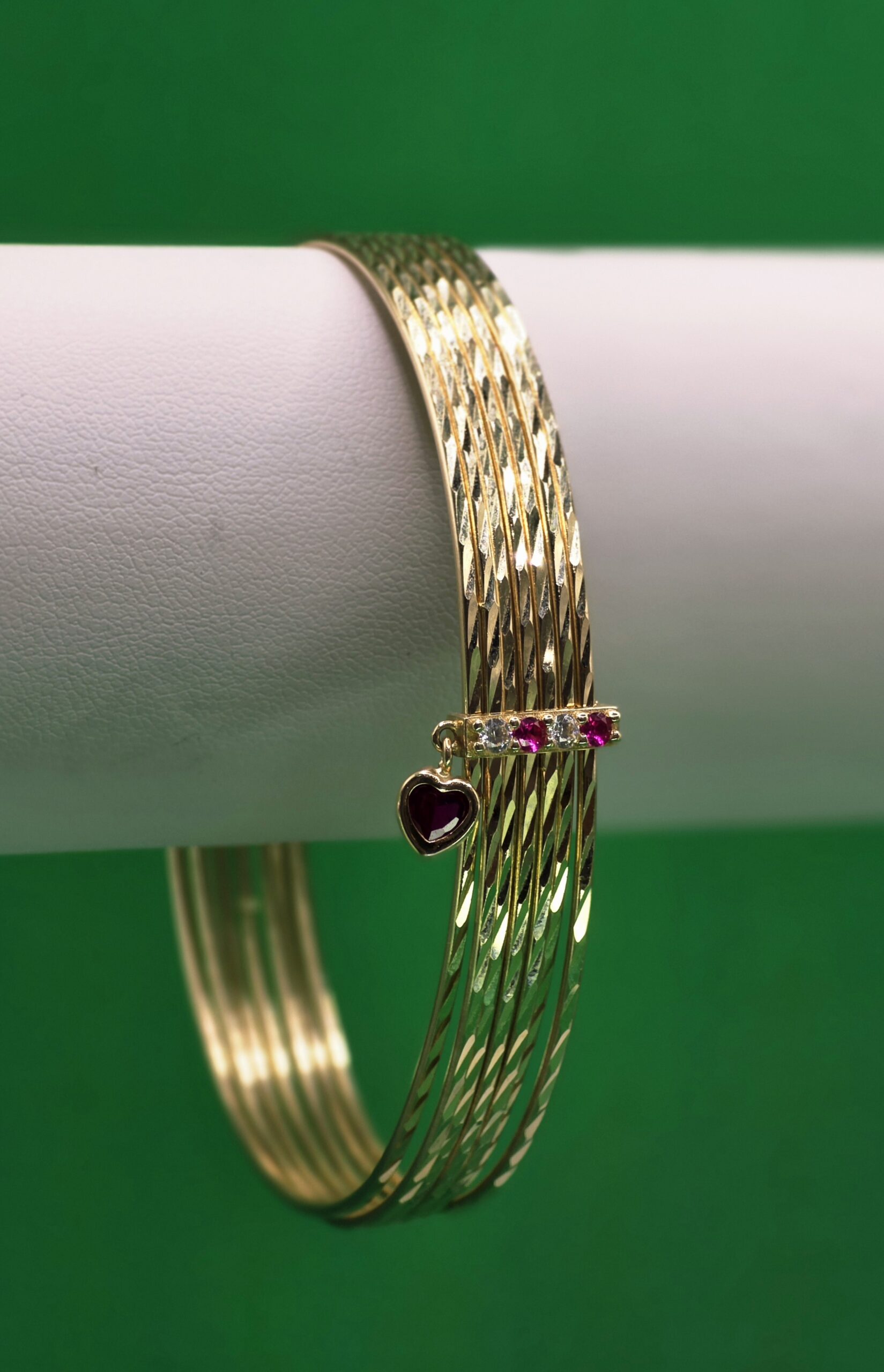 Pulsera de oro amarillo de 14K soliodo.