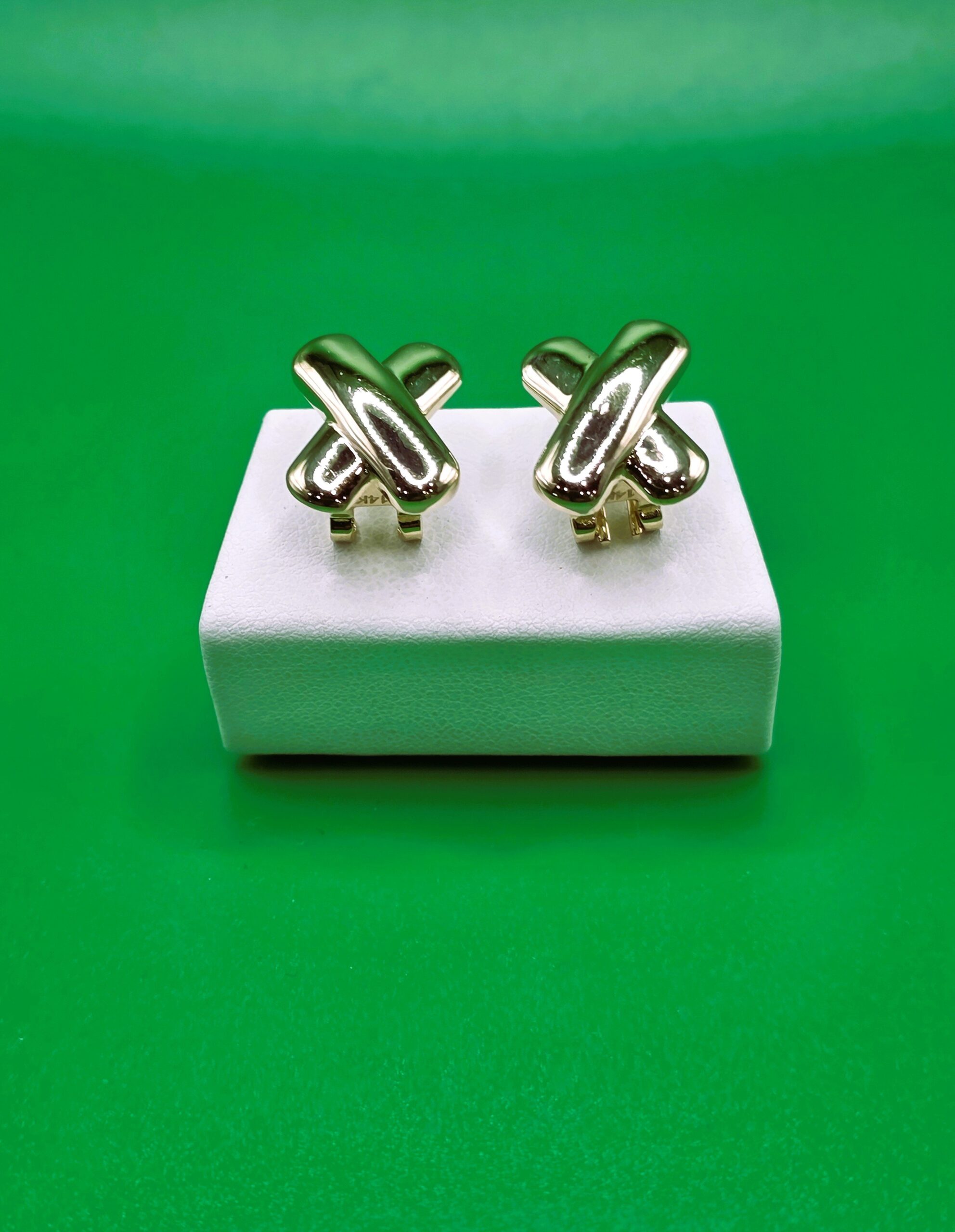 Pendientes de boton en forma de X 14K